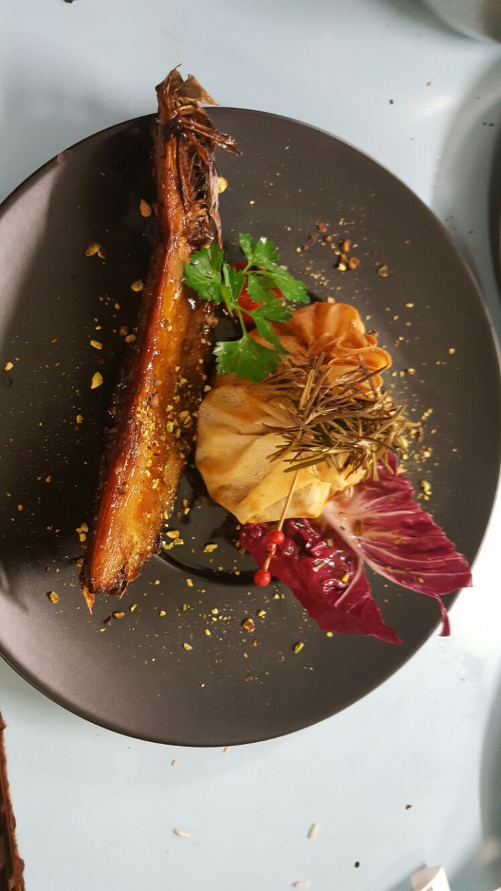 aumoniére de poisson et ananas roti