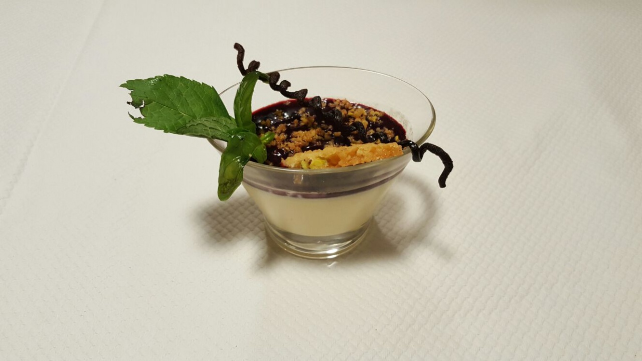 pana cotta sirop de fruits rouges à la menthe